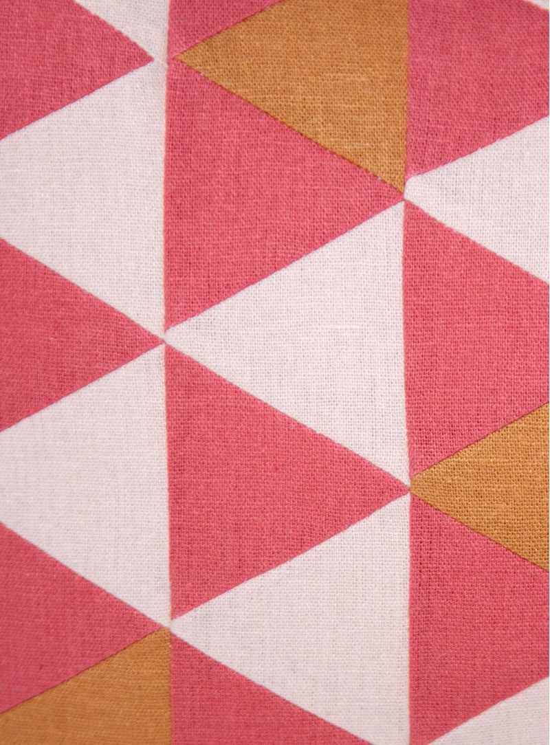 Almofada-triangulos-rosa