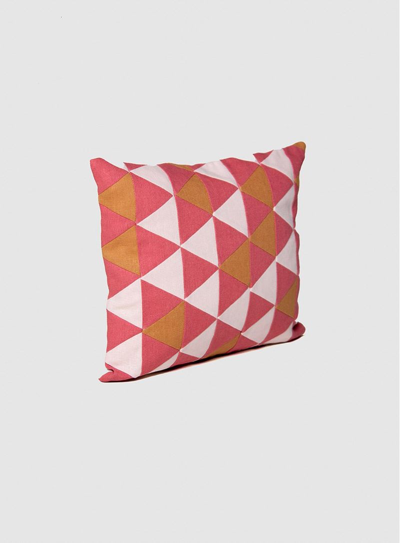 Almofada-triangulos-rosa