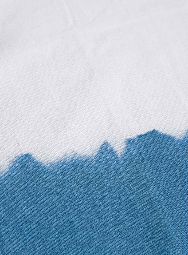 Caminho-de-mesa-tie-dye-azul-e-branco
