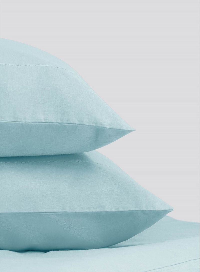 Capa-travesseiro-cama-azul-claro-007