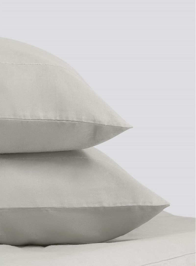 Capa-travesseiro-cama-cinza-013