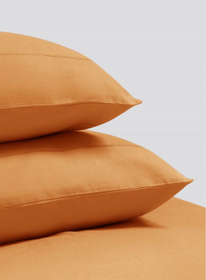 Capa-travesseiro-cama-ocre-009