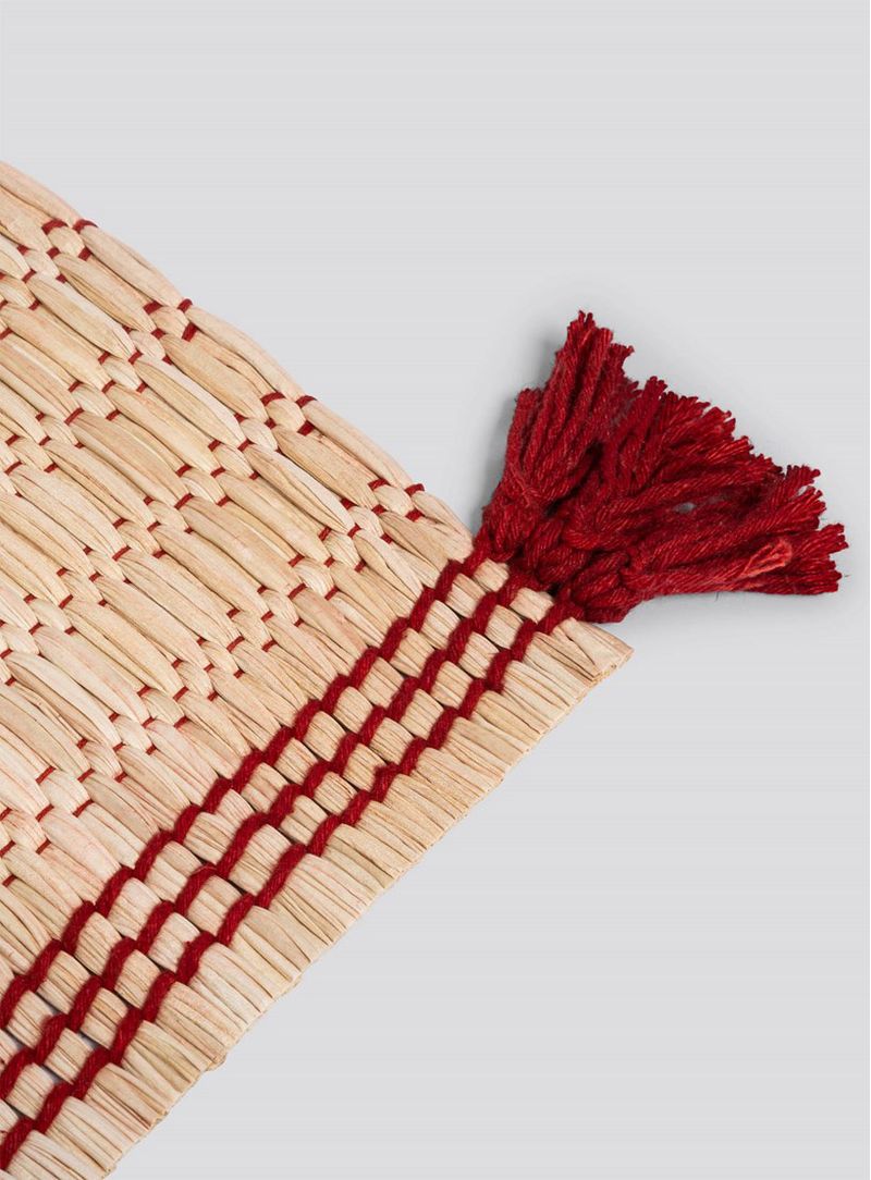 Jogo-americano-bananeira-pompom-natural-e-mogno