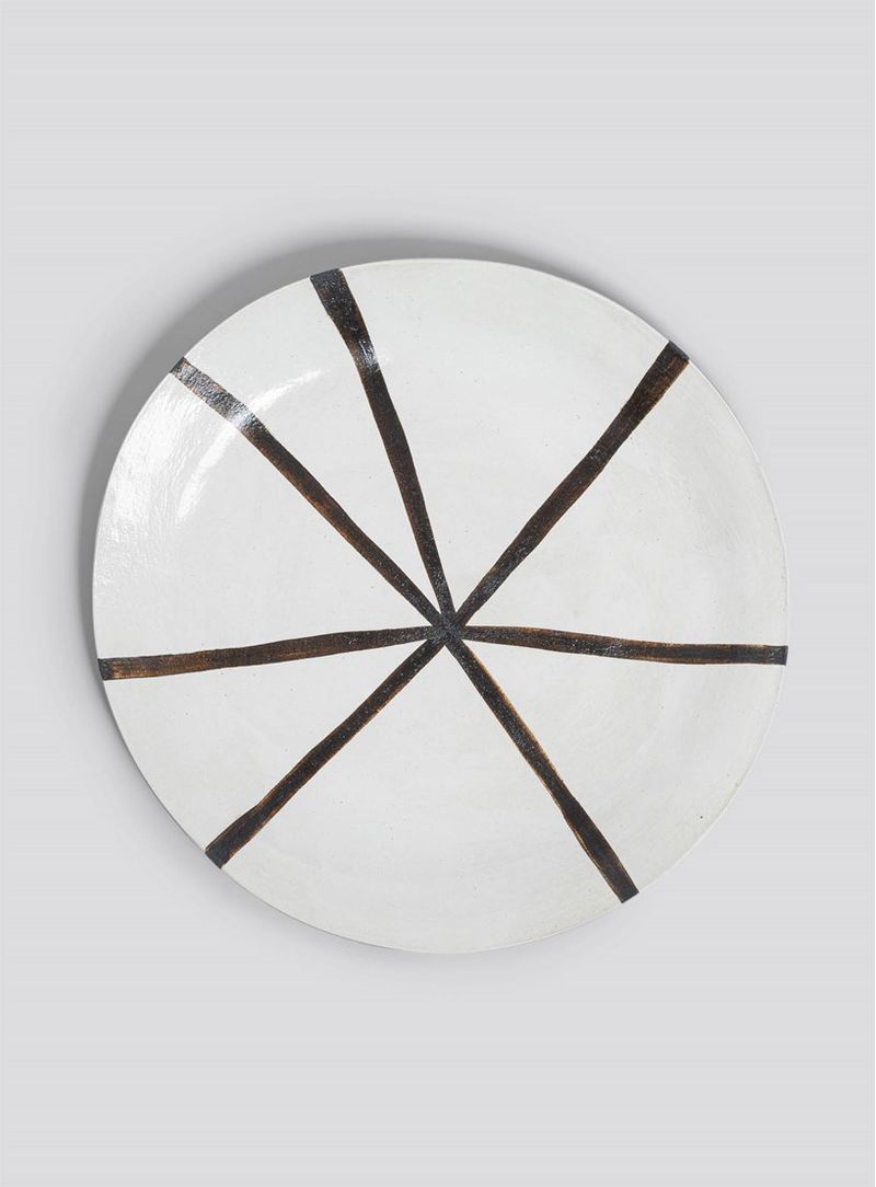 Prato-ceramica-refeicao-tracos-i-branco-e-preto