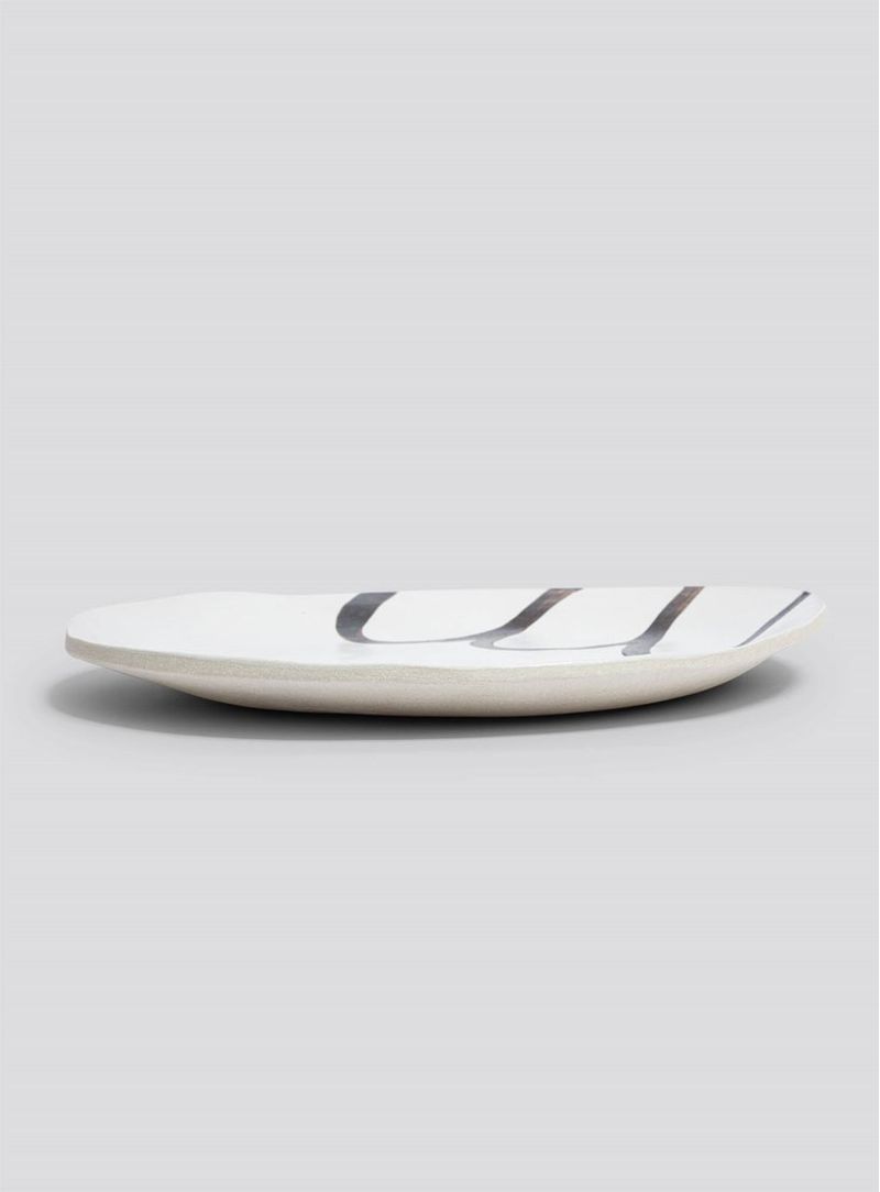 Prato-ceramica-refeicao-tracos-ii-branco-e-preto