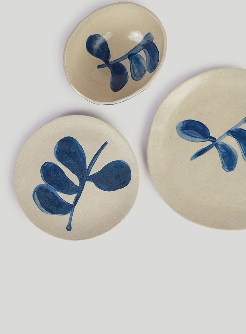 Prato-ceramica-sobremesa-iii-branco-e-azul