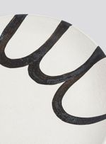Prato-ceramica-sobremesa-tracos-ii-branco-e-preto