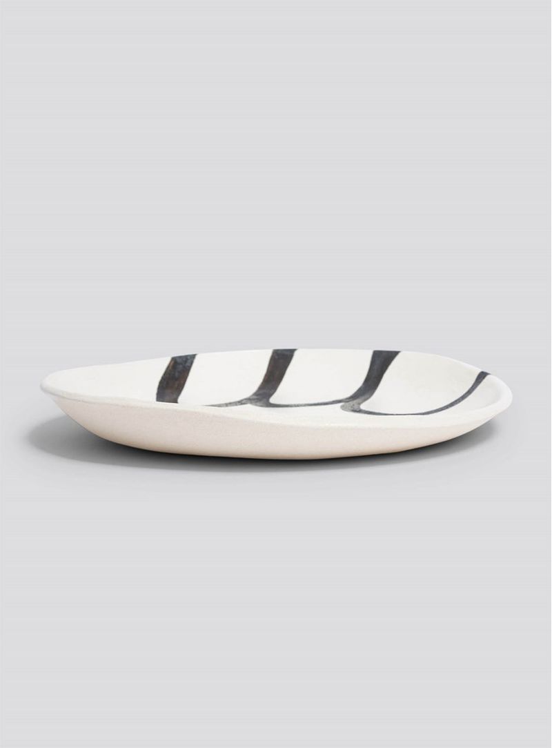 Prato-ceramica-sobremesa-tracos-ii-branco-e-preto