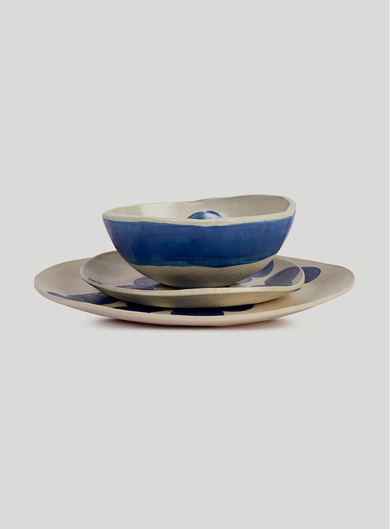 Prato-ceramica-sobremesa-i-branco-e-azul