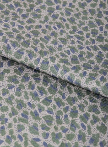 Tecido estampado onça verde e azul