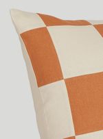 Almofada-patchwork-xadrez-ocre-e-manteiga