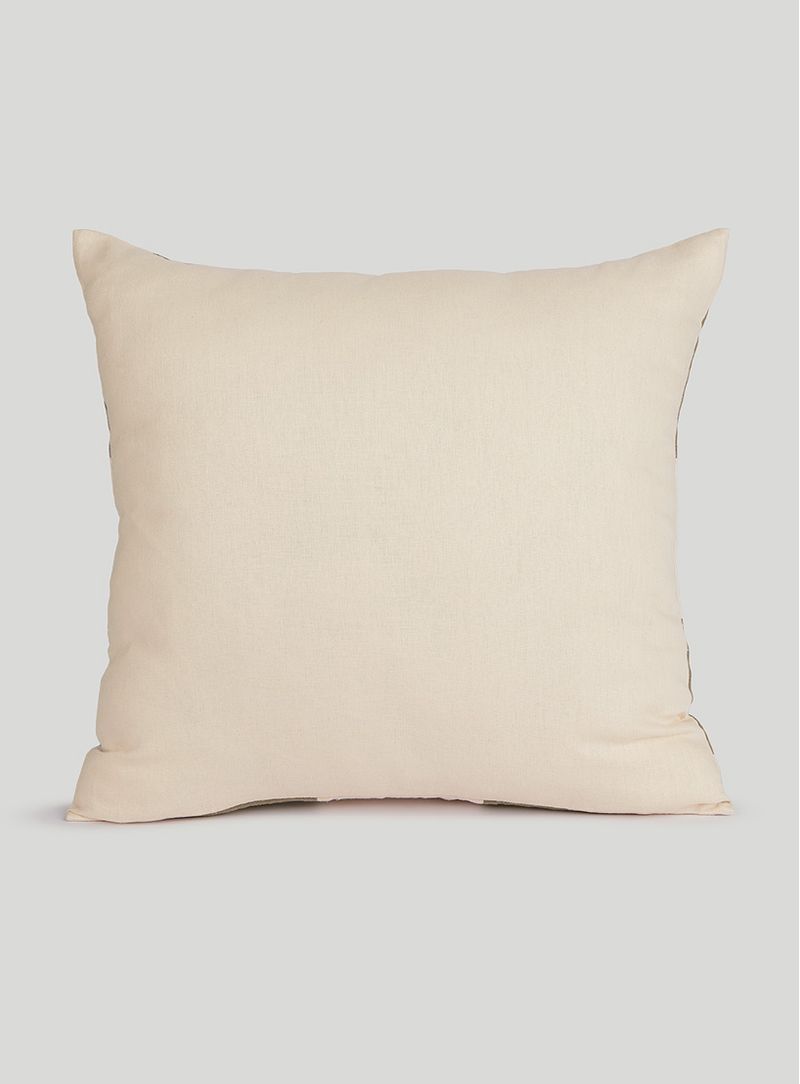 Almofada-patchwork-xadrez-manteiga-e-bege