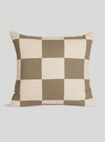 Almofada-patchwork-xadrez-manteiga-e-bege