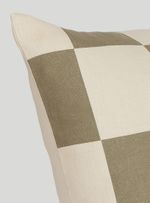 Almofada-patchwork-xadrez-manteiga-e-bege