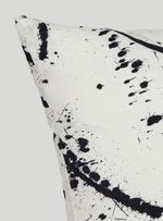 Almofada-riscos-off-white-e-preto