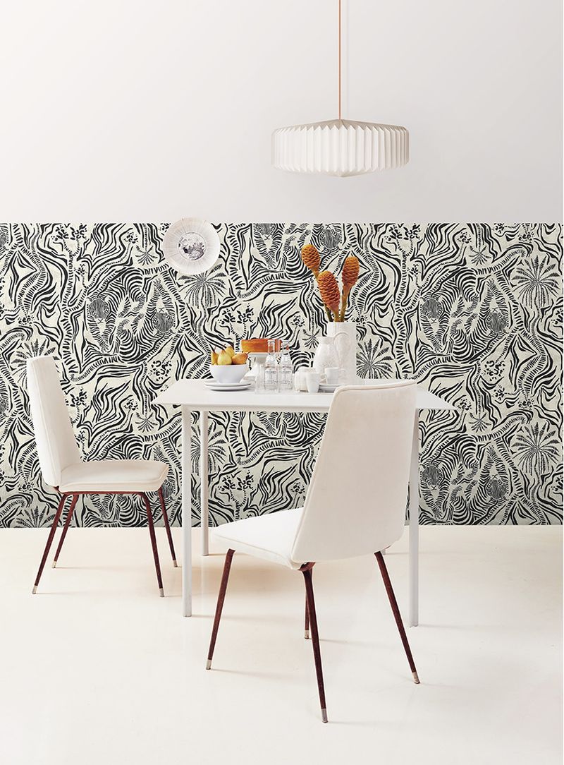 Papel-de-parede-not-wet-but-wild-off-preto
