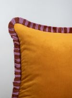almofada-marabu-listrado-ocre-lilas-e-marrom