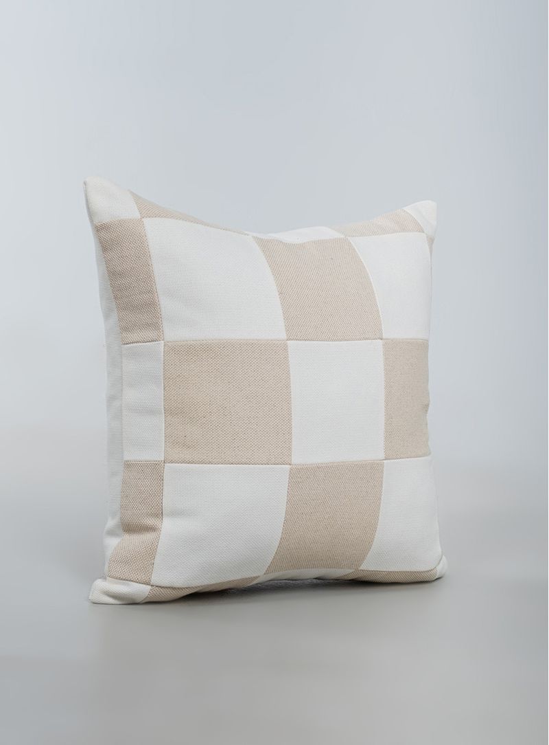almofada-patchwork-xadrez-off-e-branco