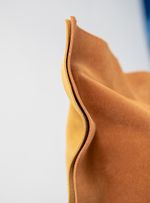 Almofada-Couro-camurcao-Ocre-e-Laranja