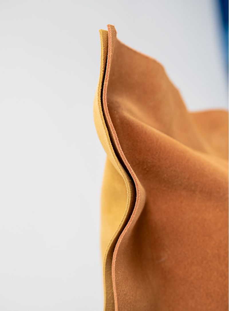 Almofada-Couro-camurcao-Ocre-e-Laranja