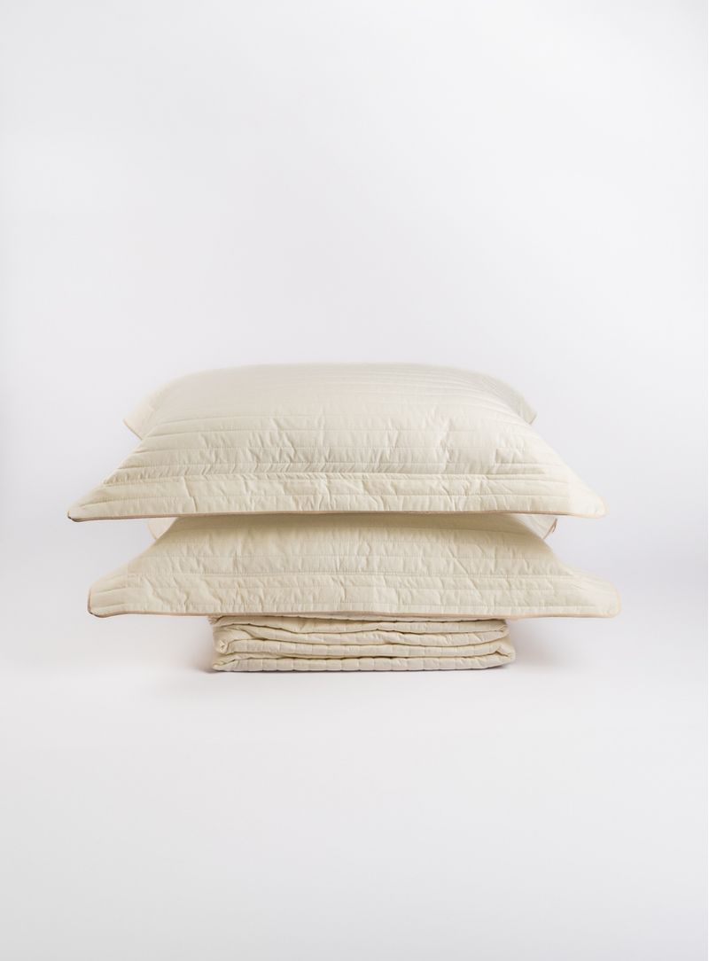 Colcha-Matelasse-lisa-bege-vies-marfim