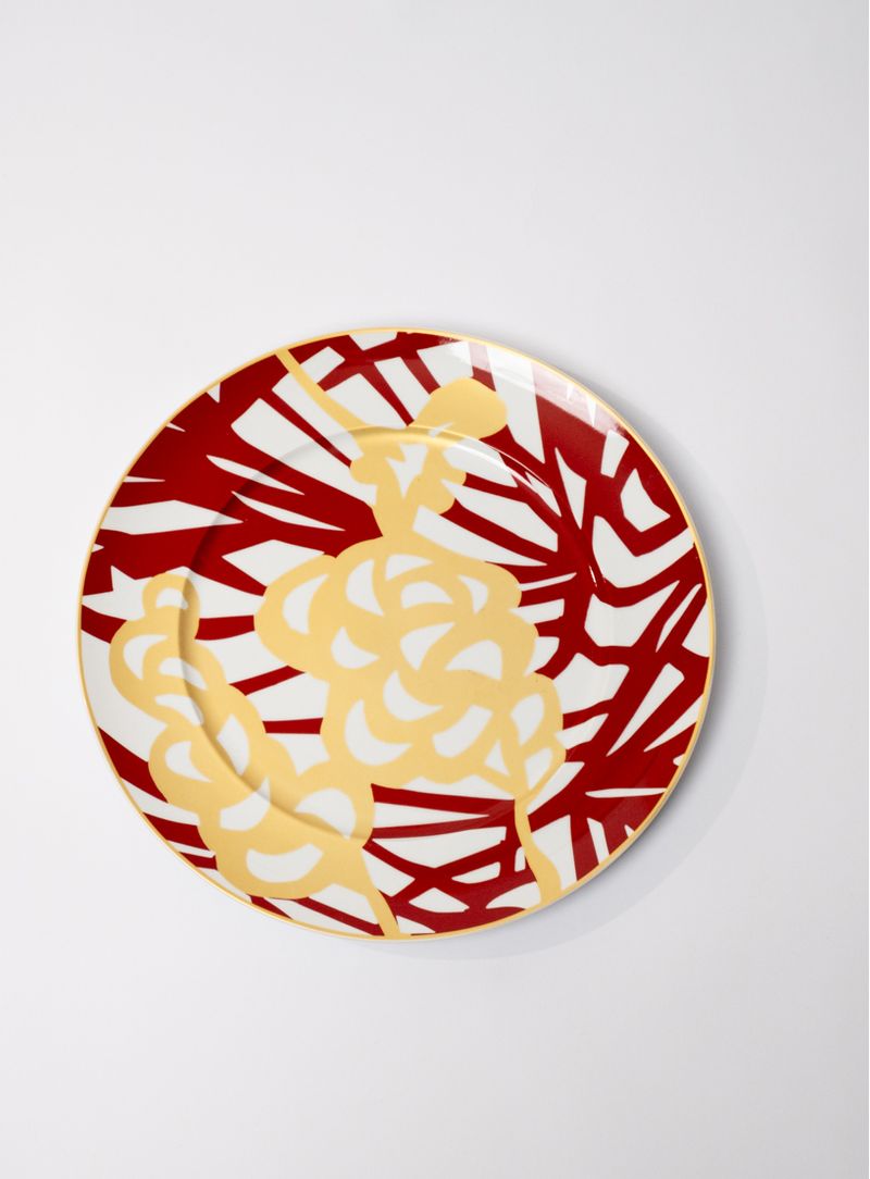 Prato Raso Jardim Vermelho e Dourado