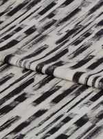Tecido-estampado-fragmentos-off-white-e-preto