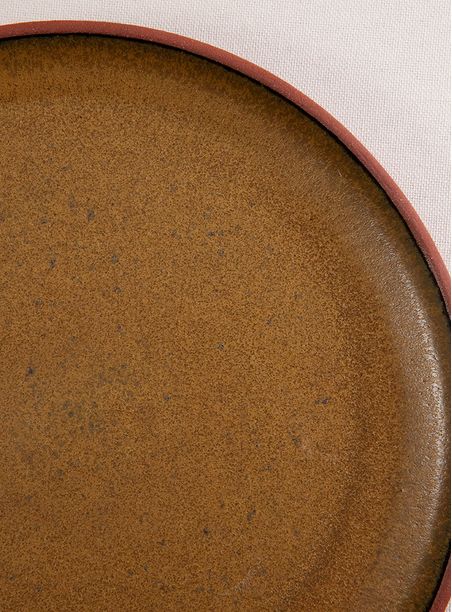 Prato Raso terracota cerâmica esmalte amarelo ferrugem