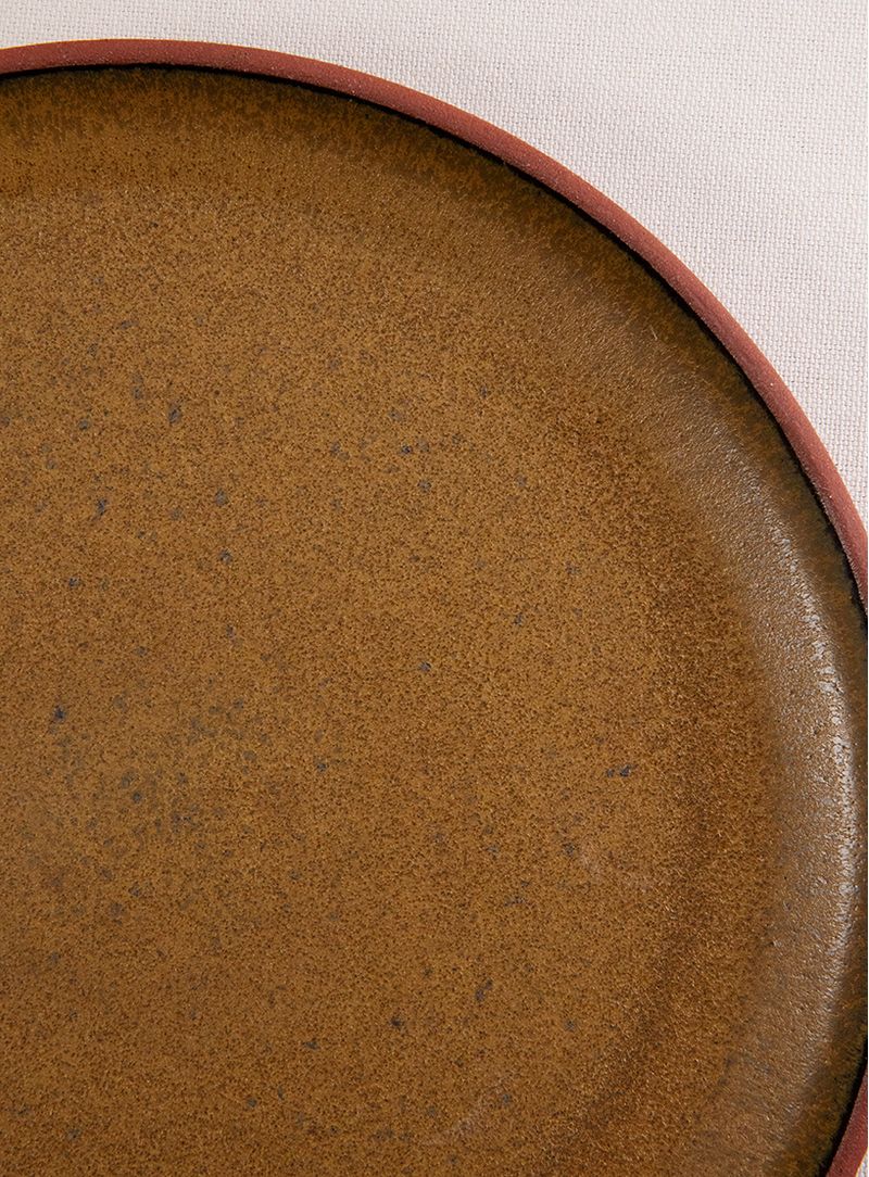 Prato-Raso-terracota-ceramica-esmalte-amarelo-ferrugem