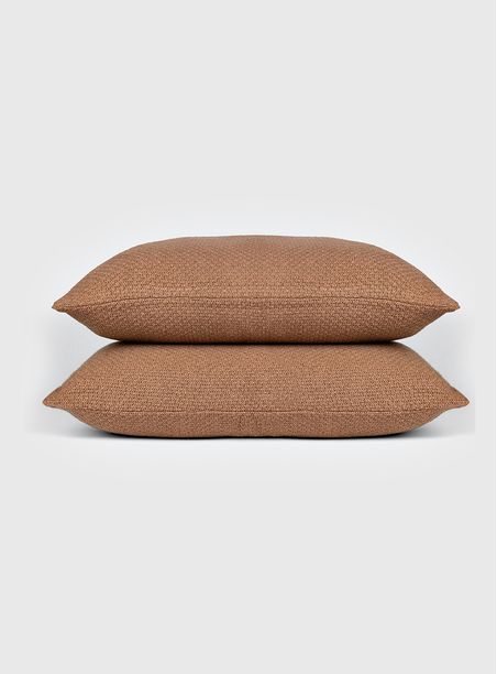 Kit com 2 capas de travesseiro ponto arroz marrom
