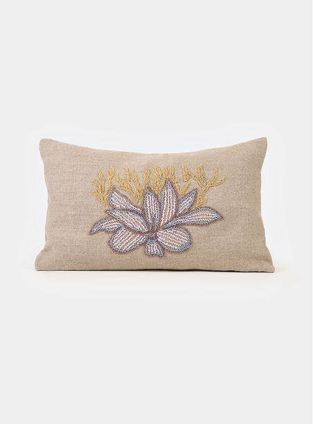 Almofada bordada miçanga flor vitória