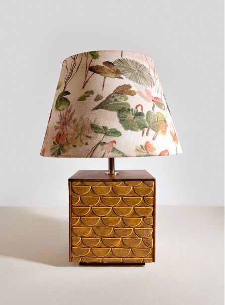 Abajur de Ipê e latão Azulejos ocre