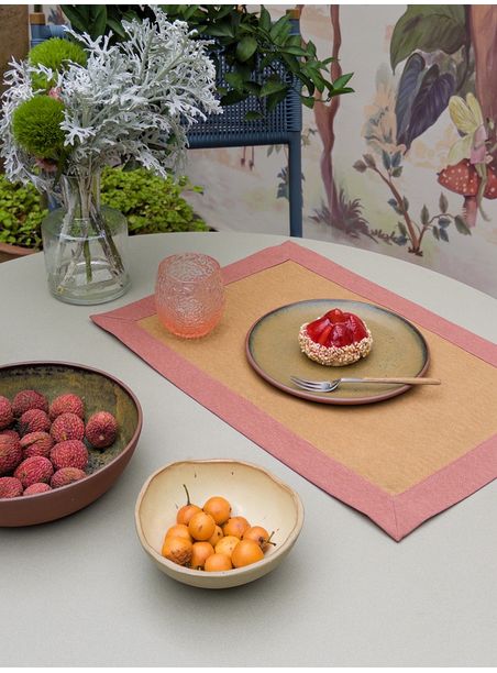 Jogo Americano Recortes impermeável caqui e vermelho